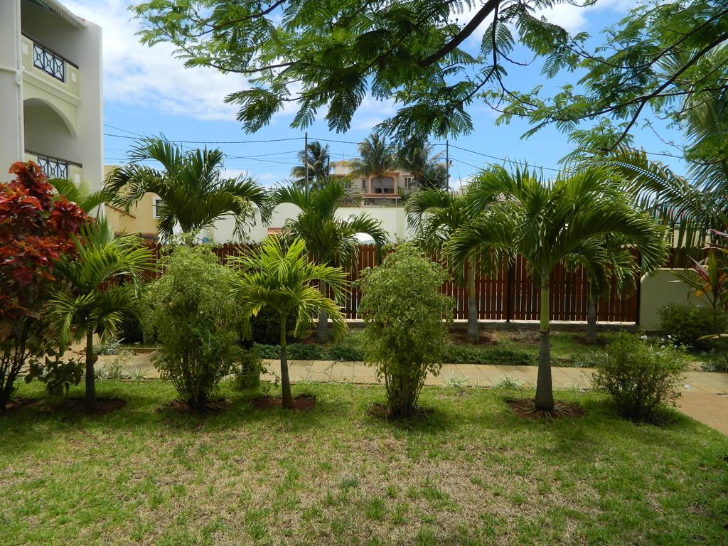 West Coast View Studios & Appartment Flic en Flac Exterior photo