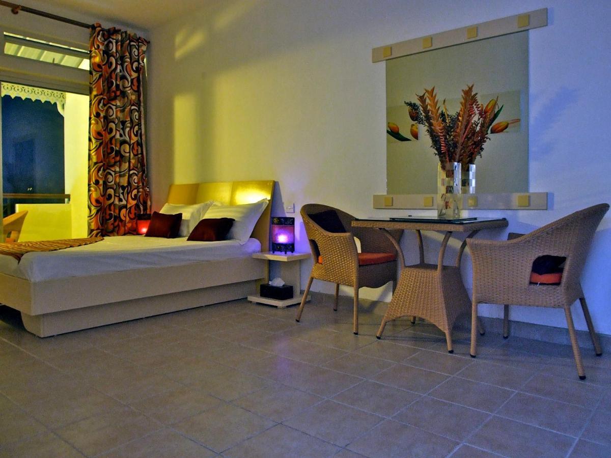 West Coast View Studios & Appartment Flic en Flac Exterior photo